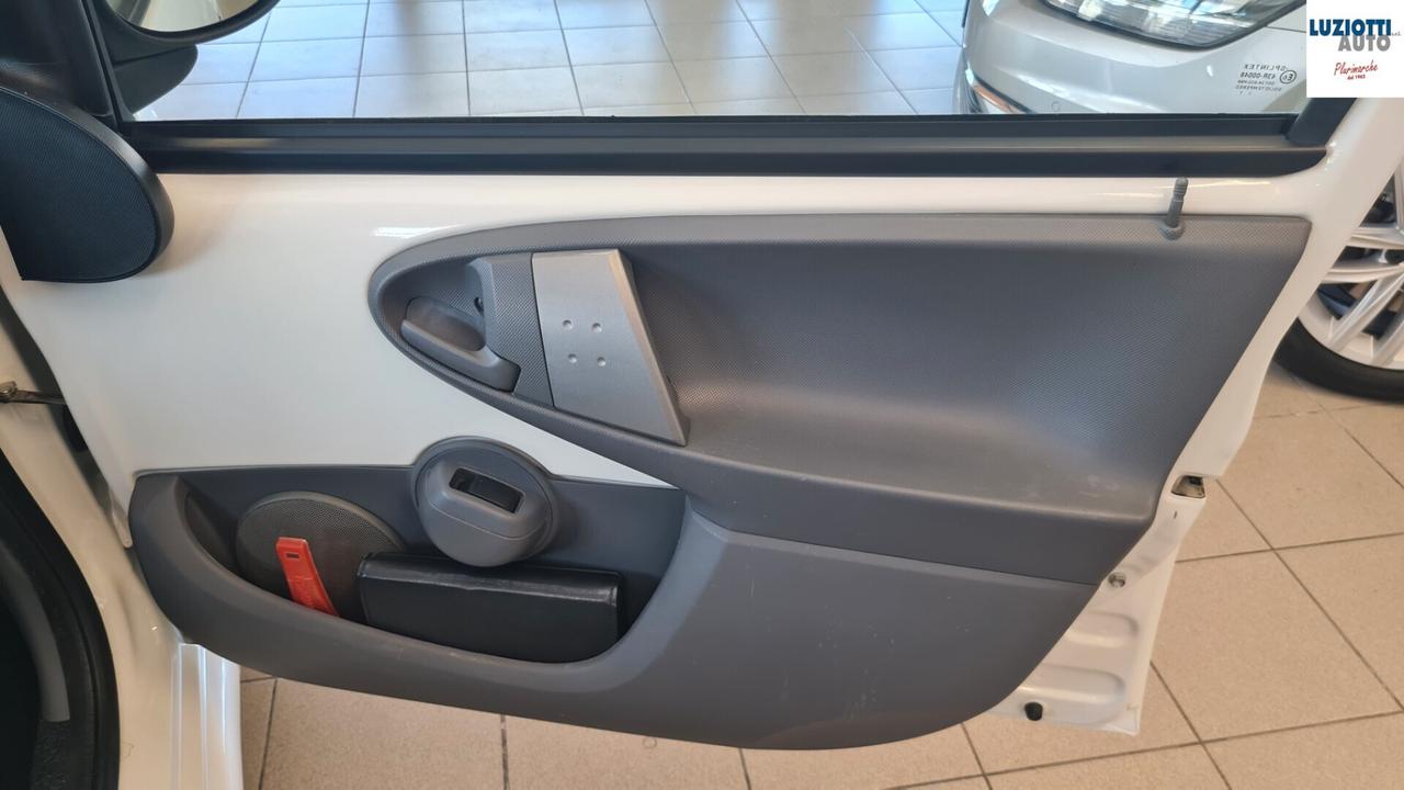 Toyota Aygo 1.0 5P. CONNECT SOL