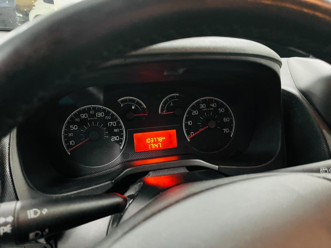 Fiat Qubo 1.3 MJT 95 CV Trekking anno 2014 italiana