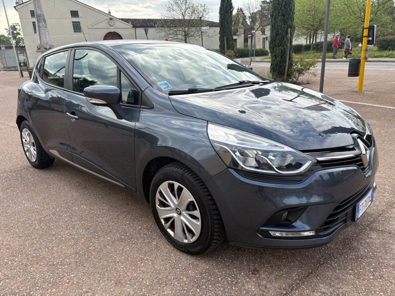 Renault Clio .900..benzina/ GPL anno 2018 km 130