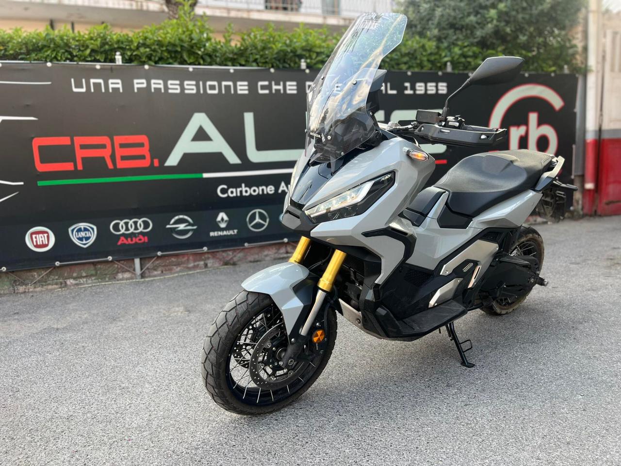 HONDA X ADV 750 NUOVOO 5 MILA KM POSSIBILITà PERMUTAA