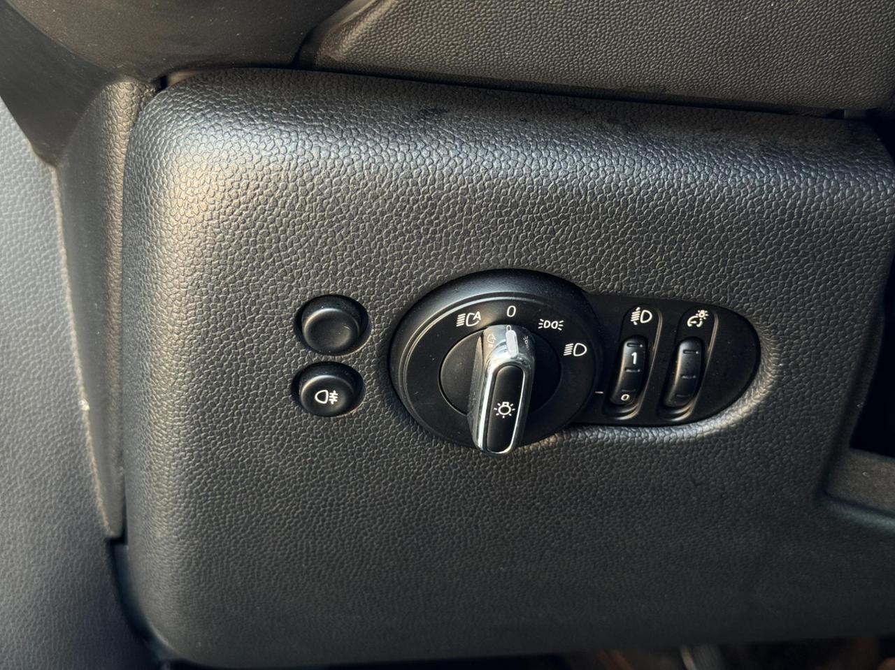 Mini 5 Porte One Essential 1.5 Twin Power Turbo 102cv Steptronic