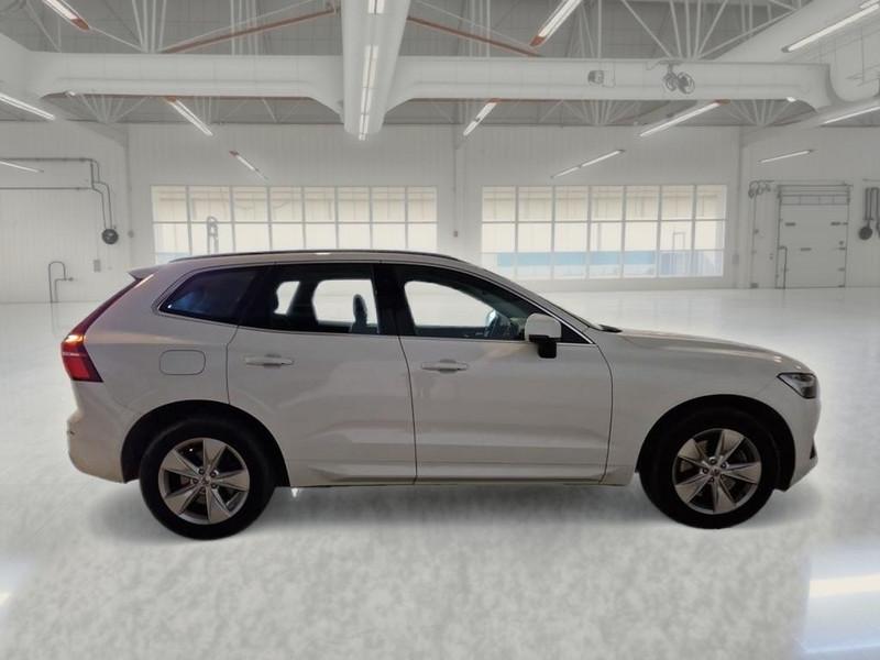 VOLVO XC60 B4 D automatico Momentum Pro