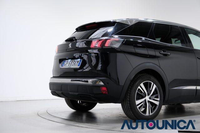 PEUGEOT 3008 HYBRID4 300 E-EAT8 ALLURE PACK