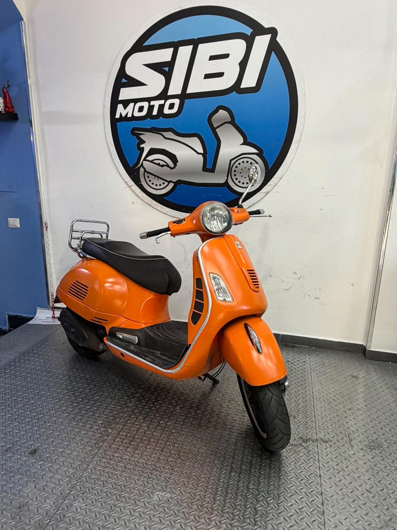 Piaggio Vespa 300 GTS