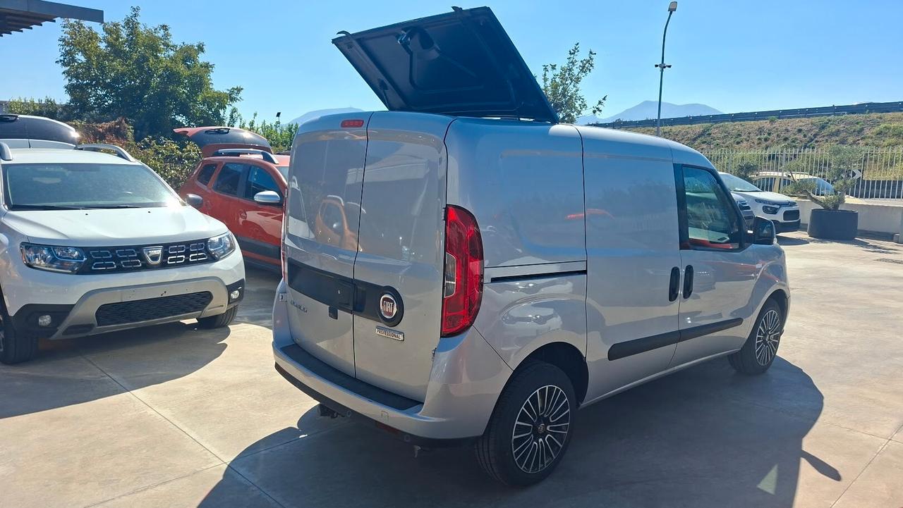 Fiat Doblò Cargo 1.6 MJT con tetto apribile posteriore