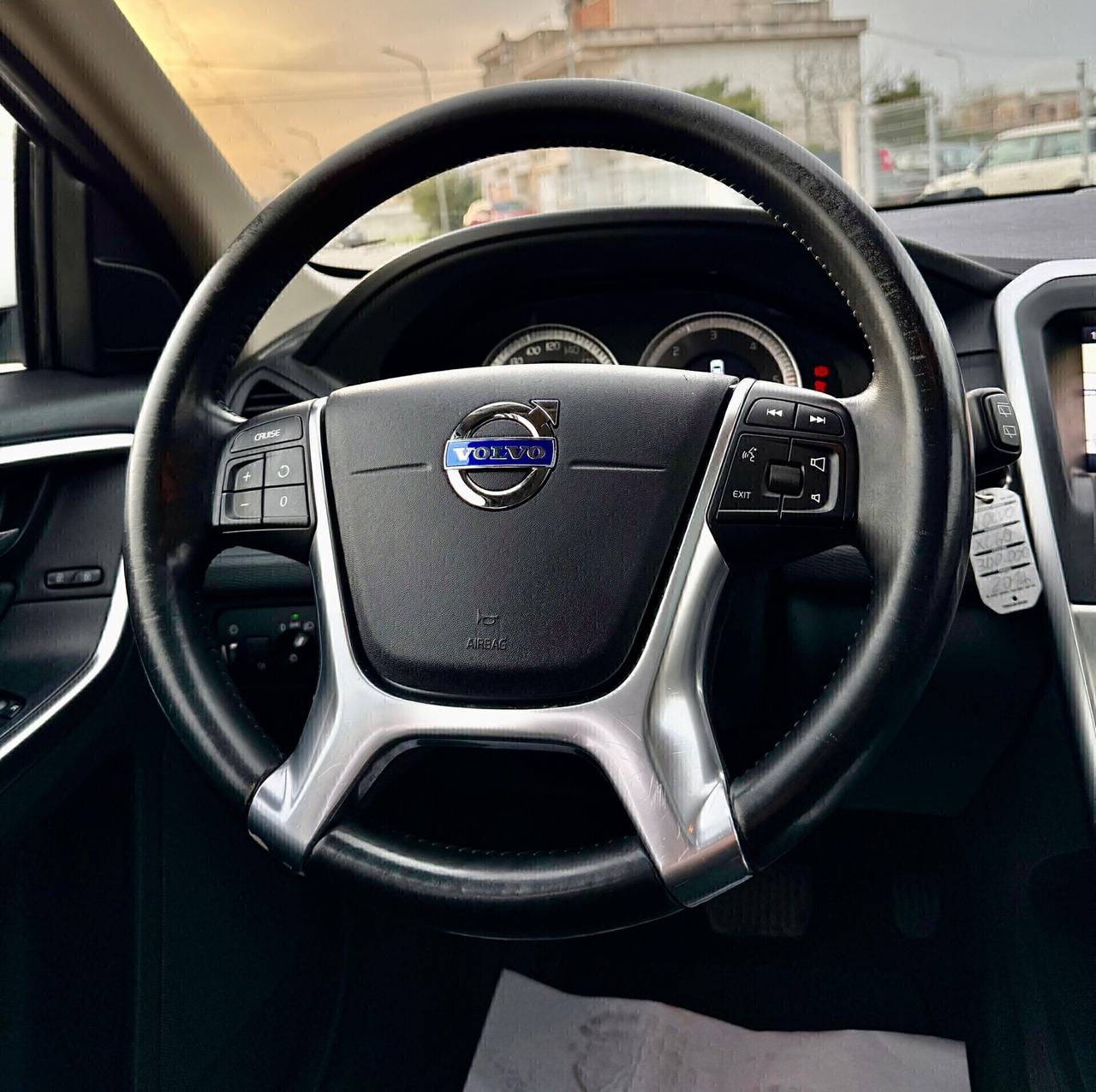 Volvo XC60 D5 AWD Geartronic Summum,TETTO PANORAMICO/APRIBILE,NAVI,FULL OTIONAL