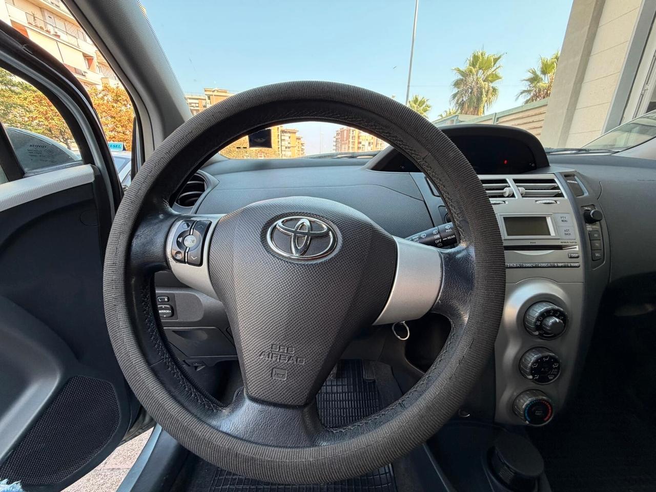 Toyota Yaris 1.0 5 porte Sol