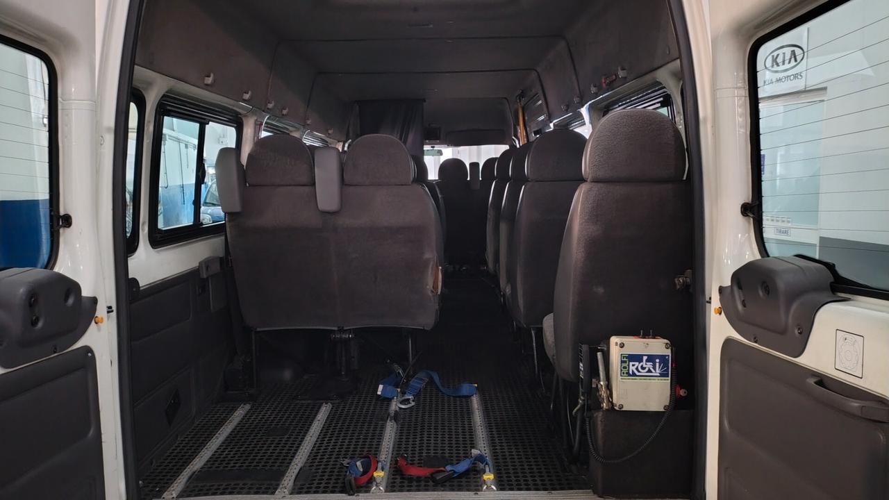 Ford Transit 100 T280 17 posti