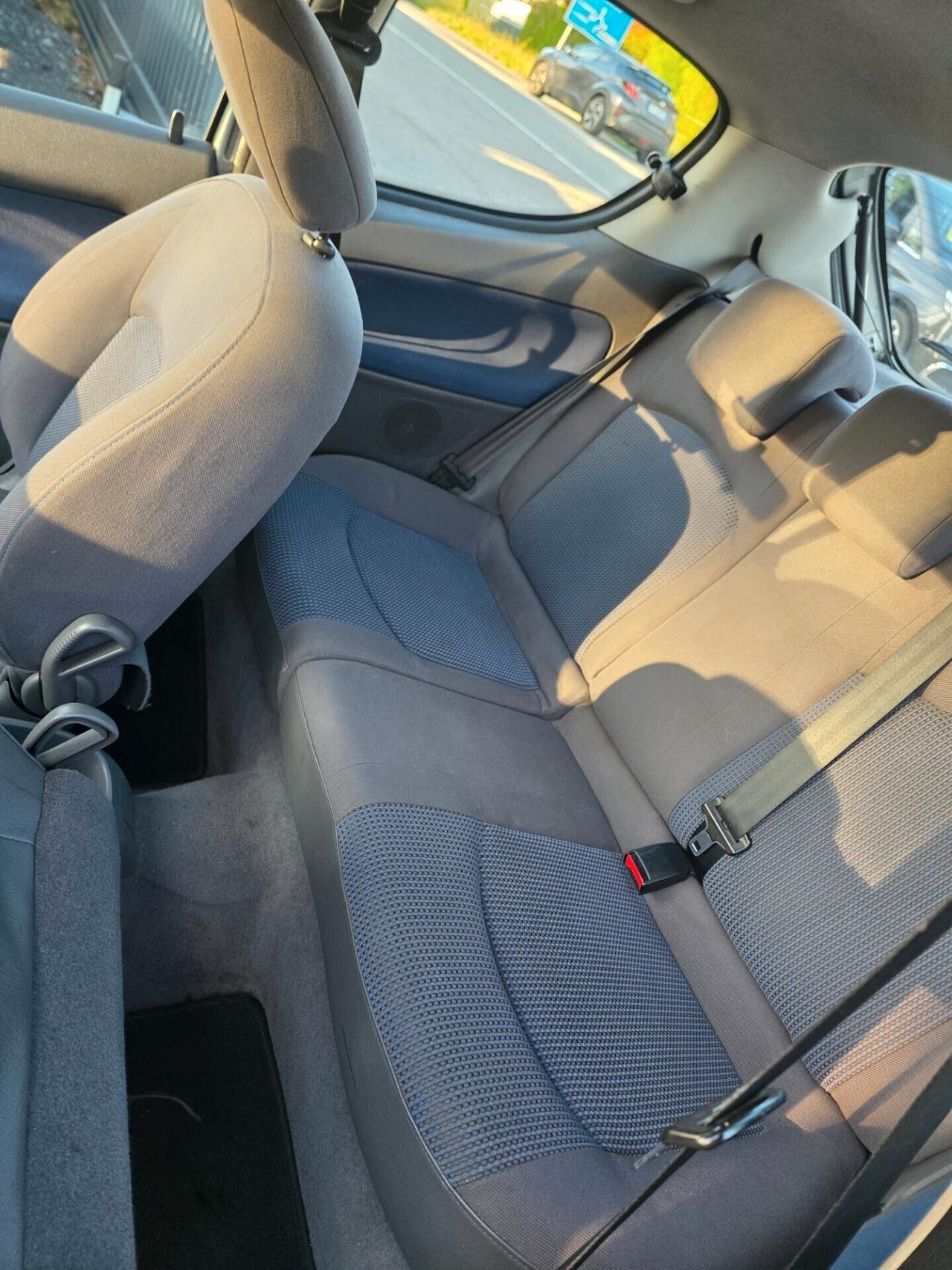 Peugeot 206 1.1 3p. XT