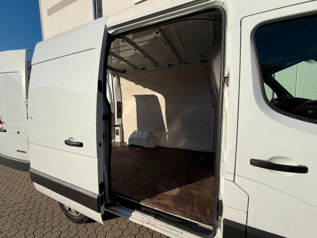 Nissan NV400 35 2.3 dCi PL-TA Furgone