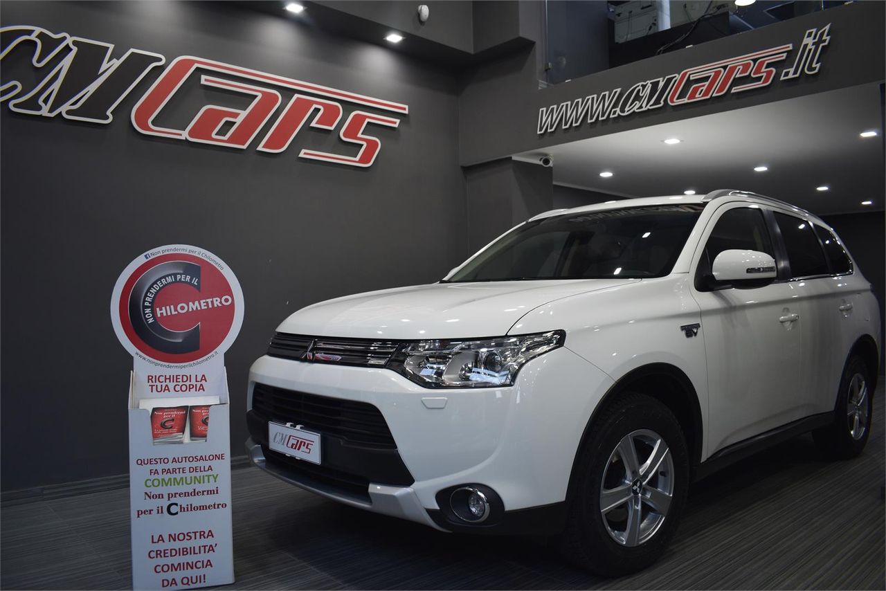 Mitsubishi Outlander 2.0 MIVEC 4WD PHEV Hybrid Instyle +Navi +Camera