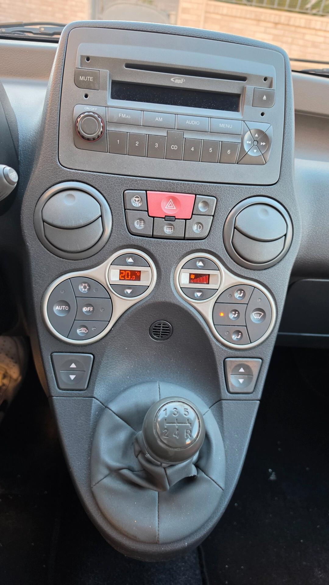Fiat Panda 1.2 BENZINA - - Anno 2010--