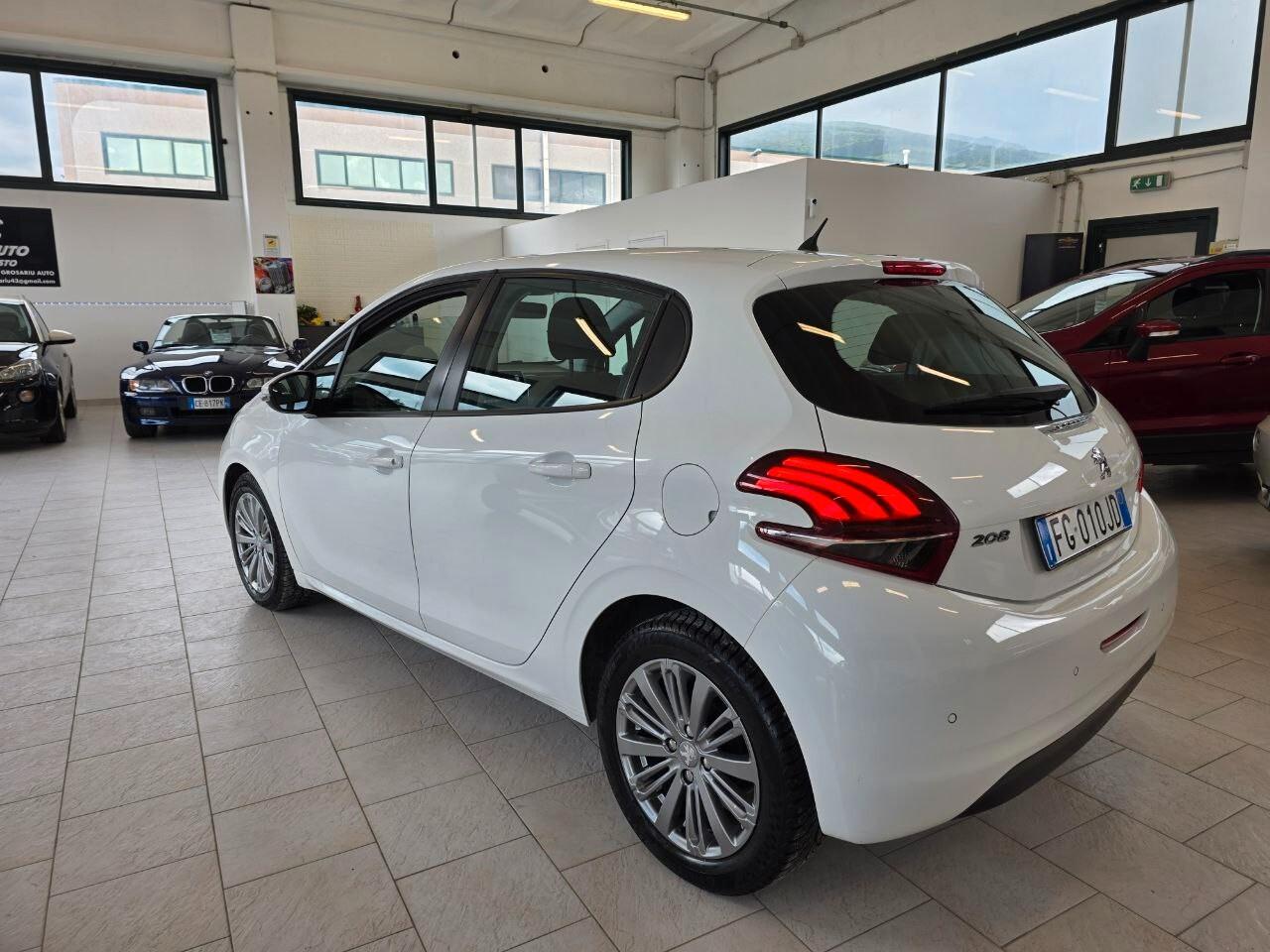 Peugeot 208 PureTech 82 5p. GPL Allure