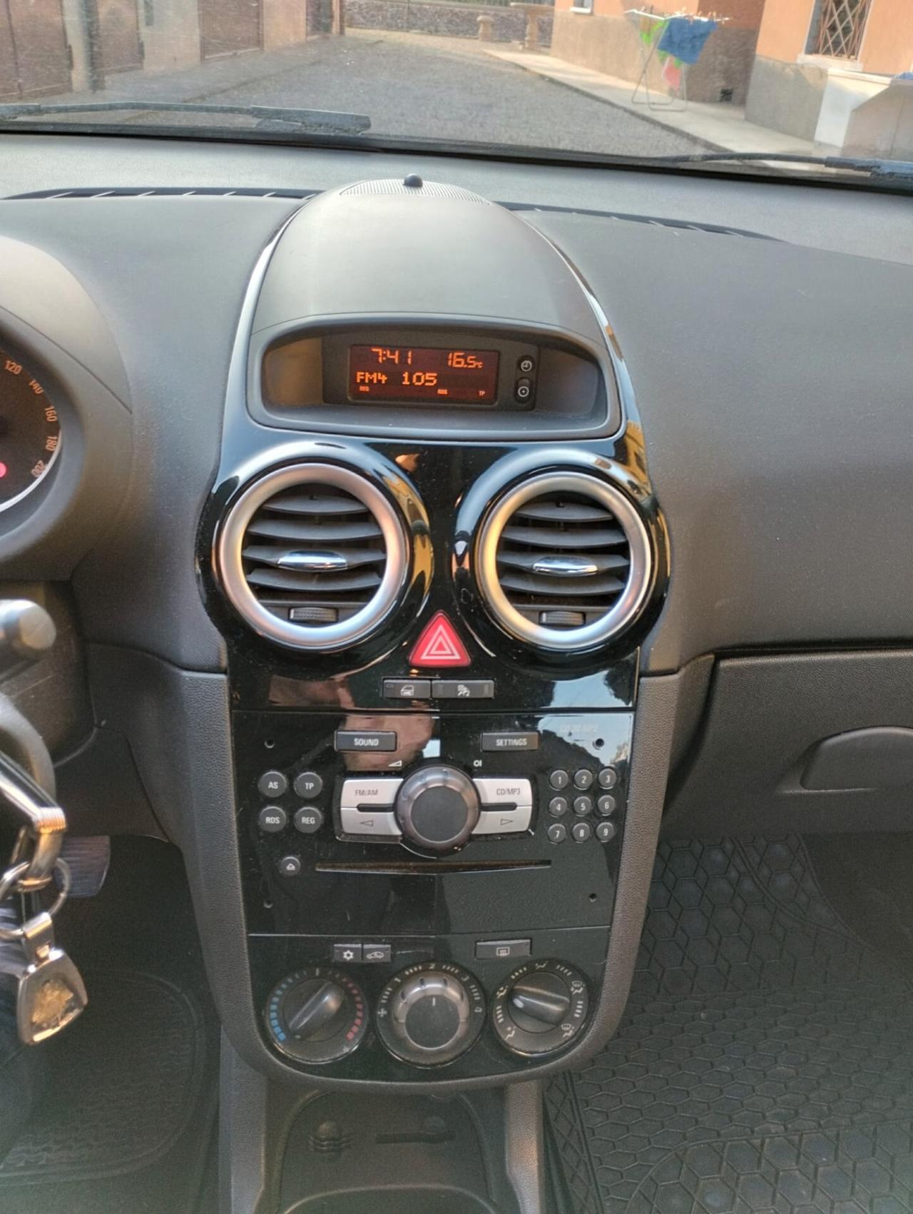 Opel Corsa 1.2 5 porte Cosmo