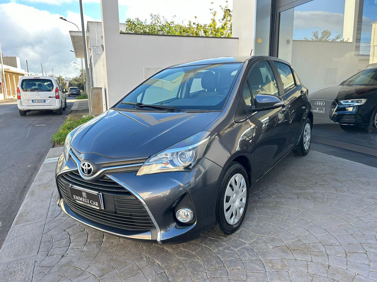 Toyota Yaris 1.0 51Kw 5P LOUNGE RET-2015