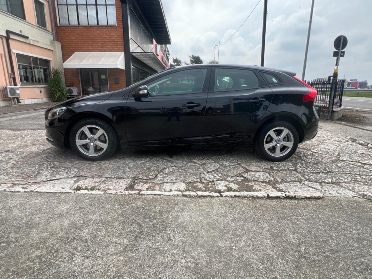 Volvo V40 D2 Momentum 2.0 120cv