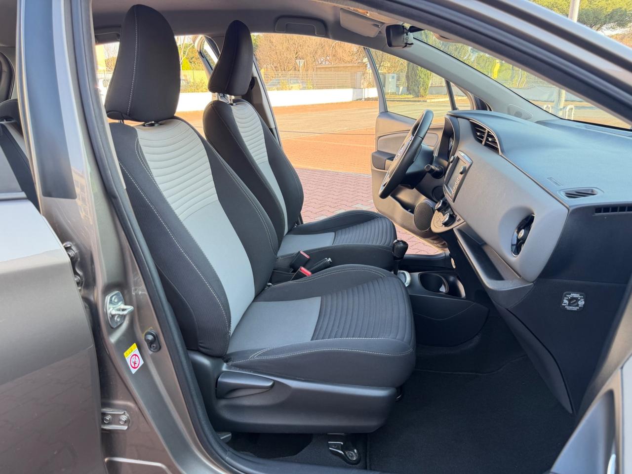 Toyota Yaris 1.5 Hybrid Business