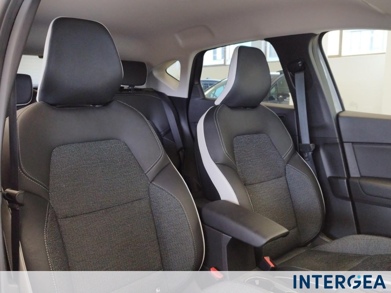 RENAULT Captur 1.6 E-Tech hybrid Techno Fast Track