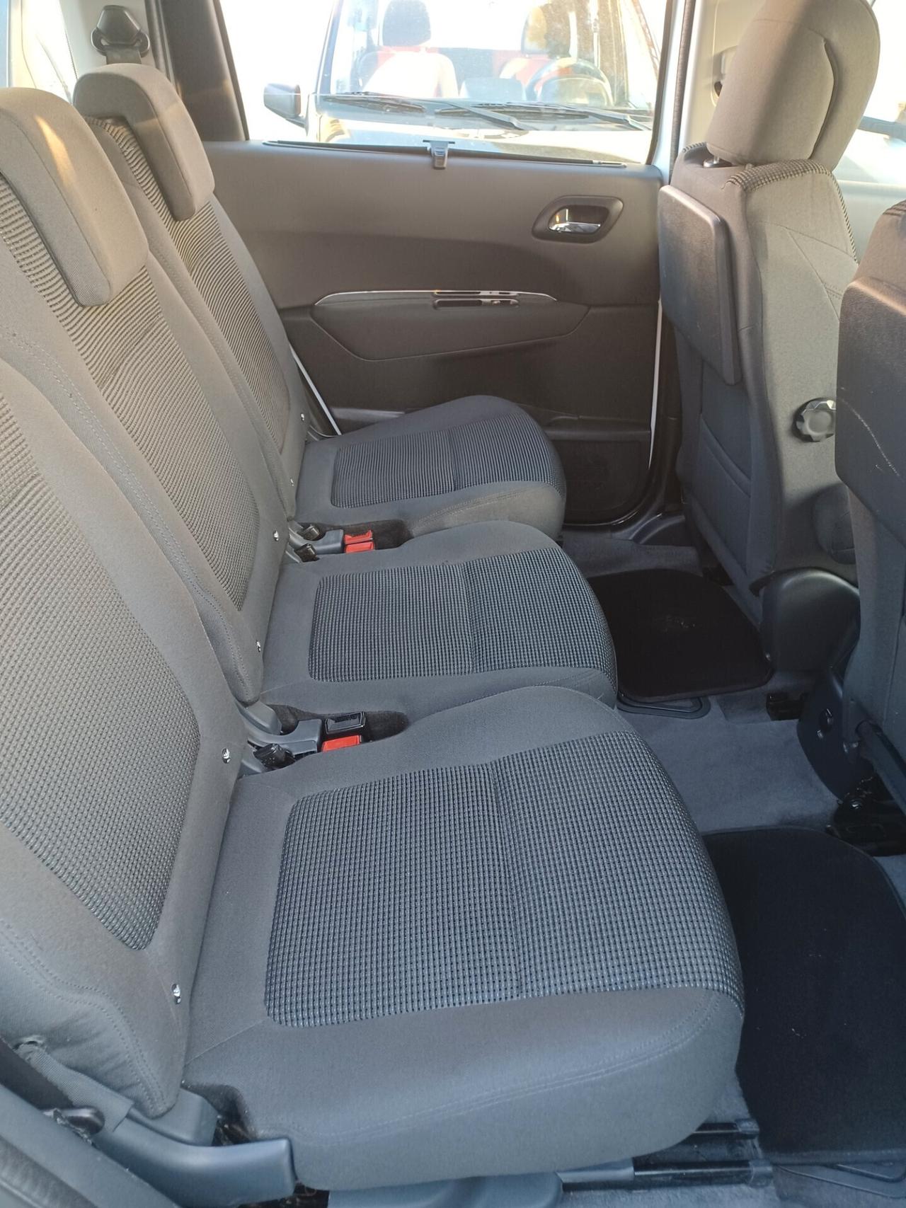 Peugeot 5008 1.6 HDi 115CV Allure 7 POSTI