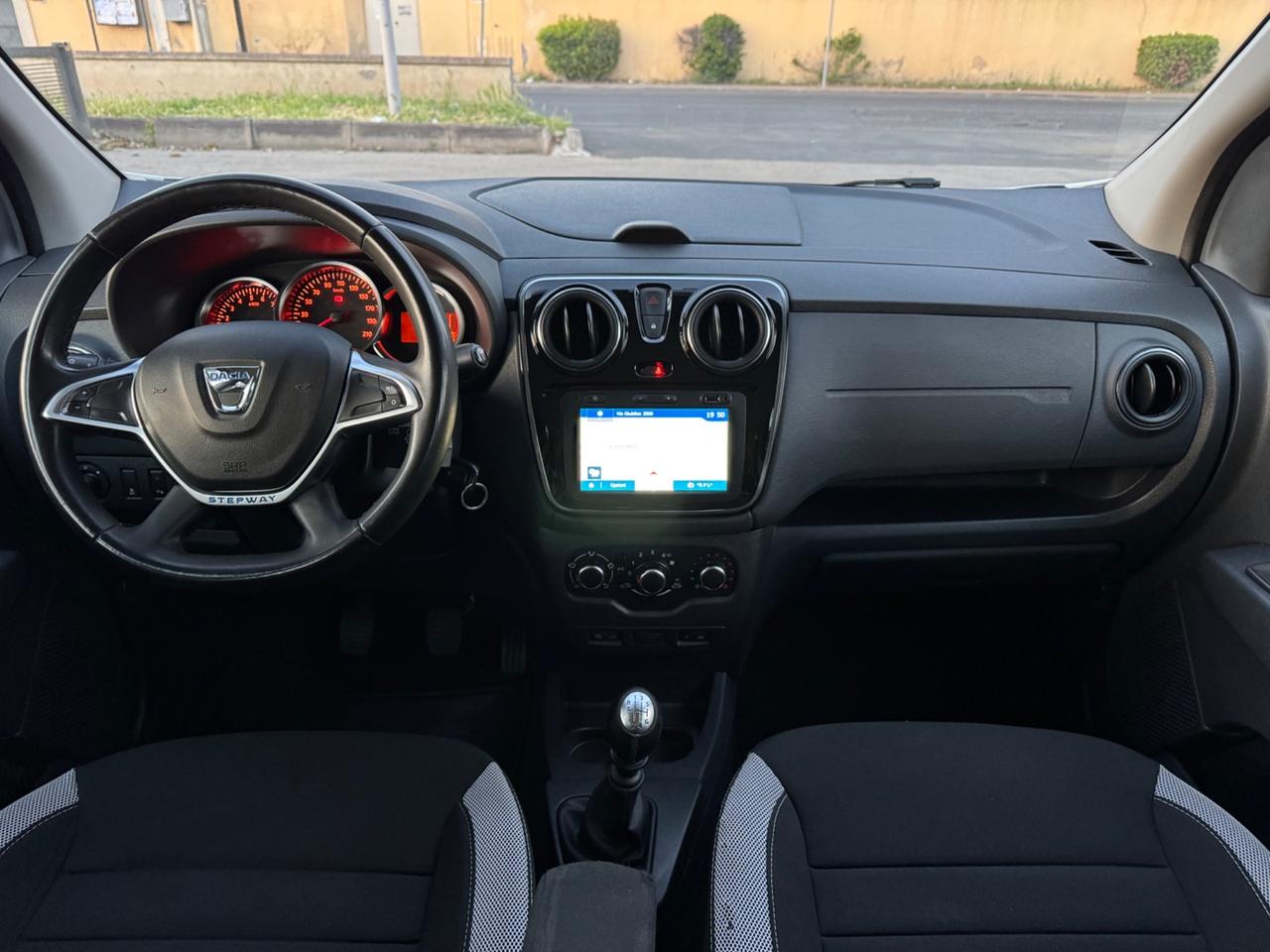 Dacia Lodgy Stepway 1.5 dCi 7 POSTI