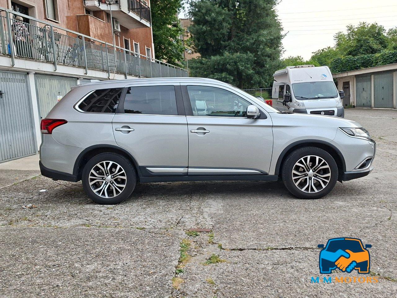 Mitsubishi Outlander 2.2 Instyle Plus Sda awd 7p.ti auto my17
