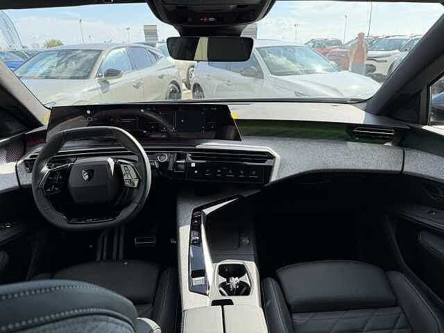 Peugeot 5008 motore elettrico (73kWh) 210 CV GT