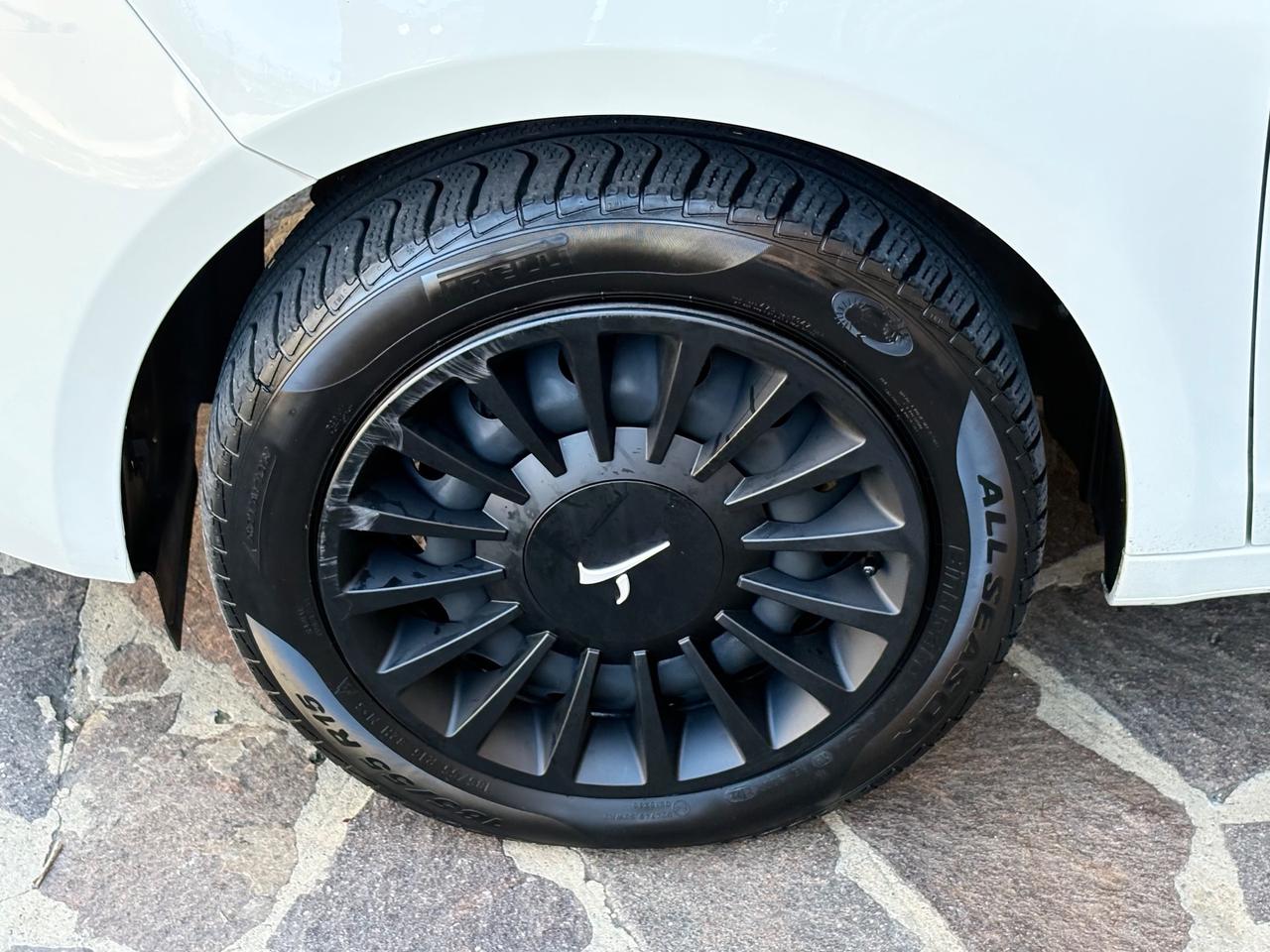 Lancia Ypsilon 1.2 69 CV 5P Gold UCONNECT Blue&Me