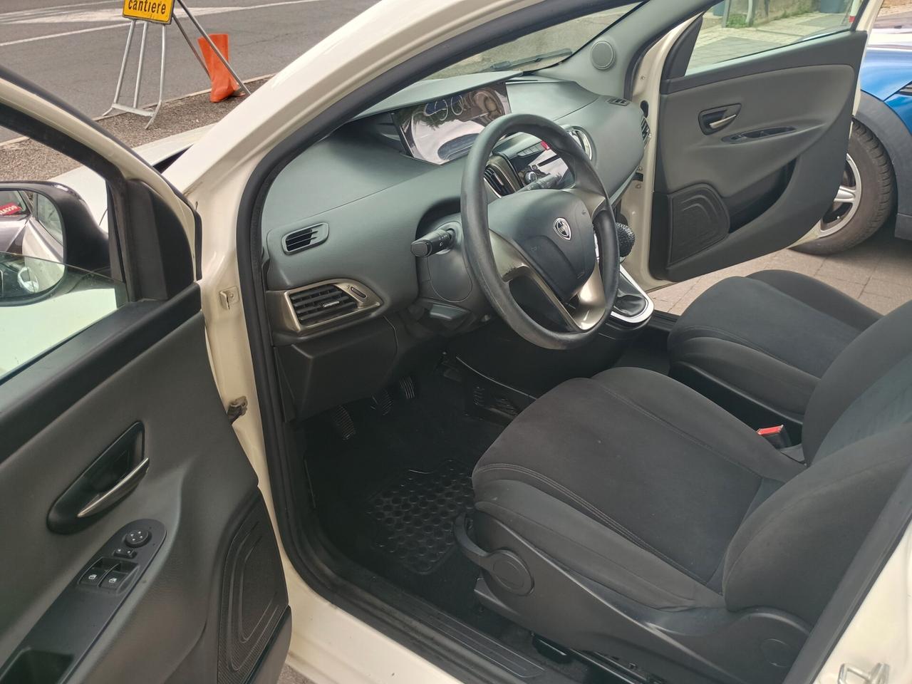 Lancia Ypsilon 1.2 69 CV 5 porte GPL Ecochic Silver