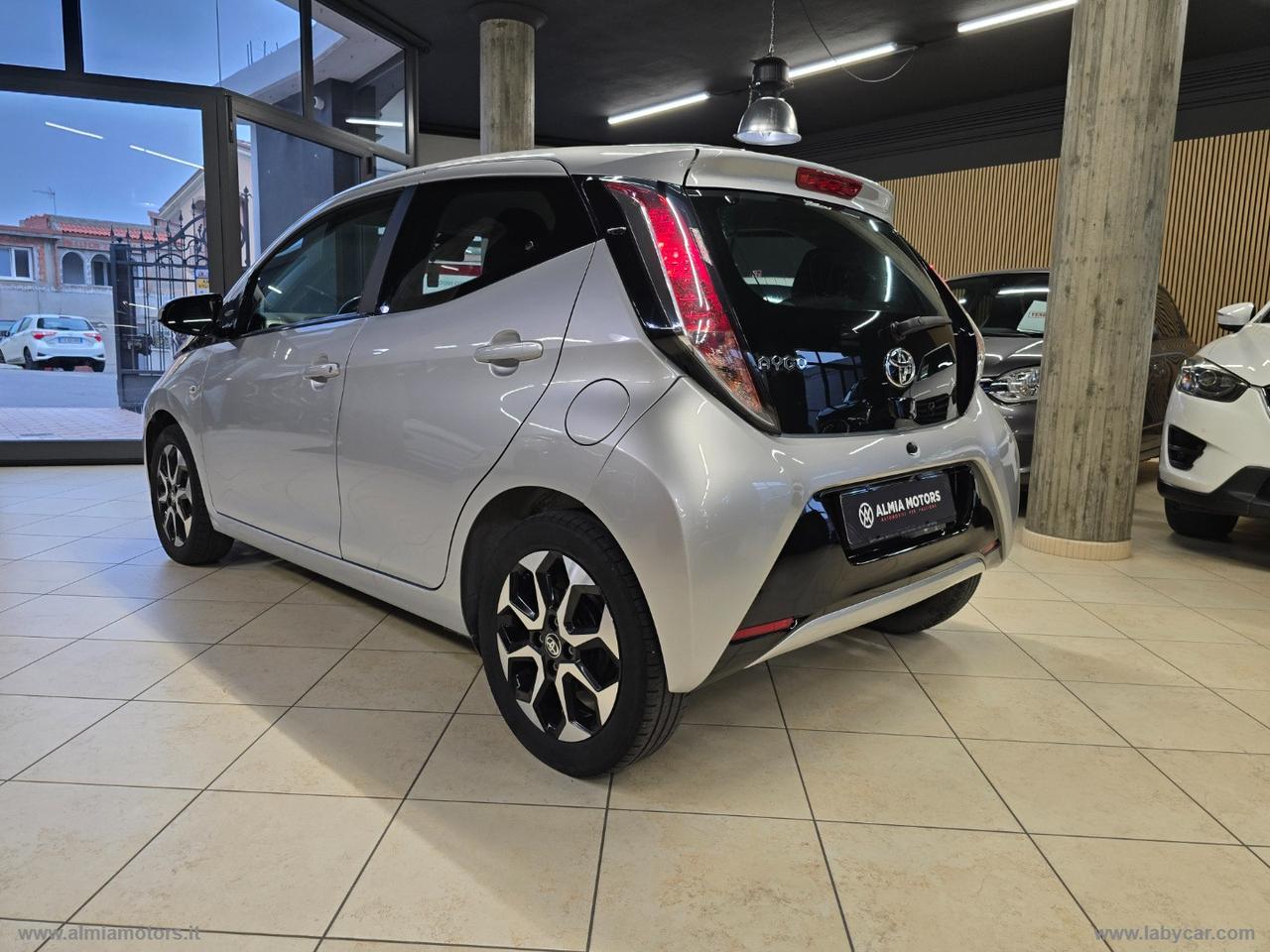 TOYOTA Aygo 1.0 VVT-i 69 CV 5p. x-play TSS