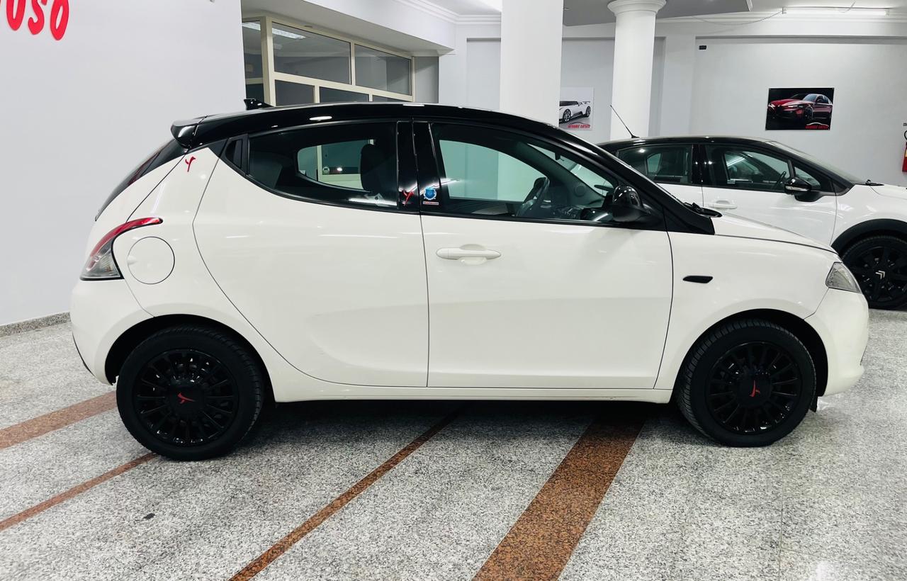 Lancia Ypsilon 1.3 MJT 95 CV Black Edition anno 2014