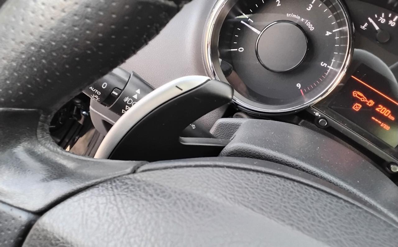 Peugeot 3008 1.6 HDi 112CV cambio robotizzato Premium