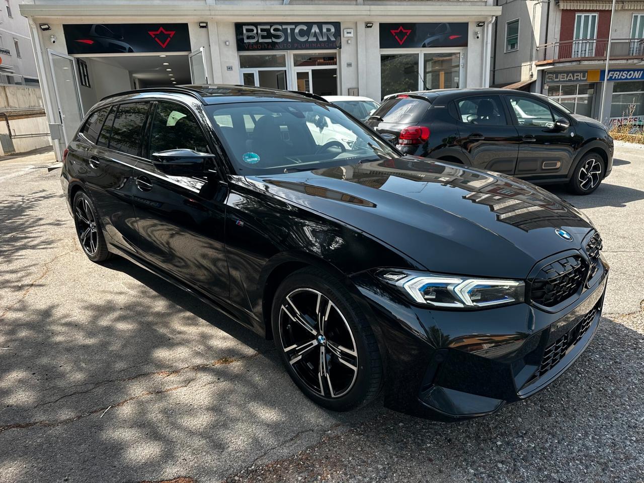 Bmw 318 d Touring M SPORT_PANORAMA_TOTAL BLACK_FARI oLED_HEAD-UP 320