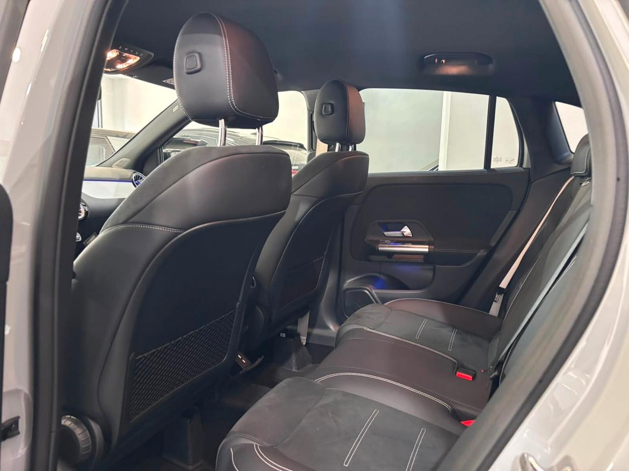 MERCEDES-BENZ GLA 200D PREMIUM AMG NIGH-LED