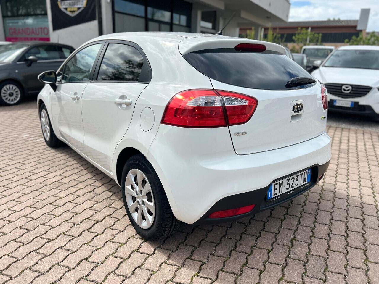 Kia Rio 1.1 CRDi WGT 5p. EX