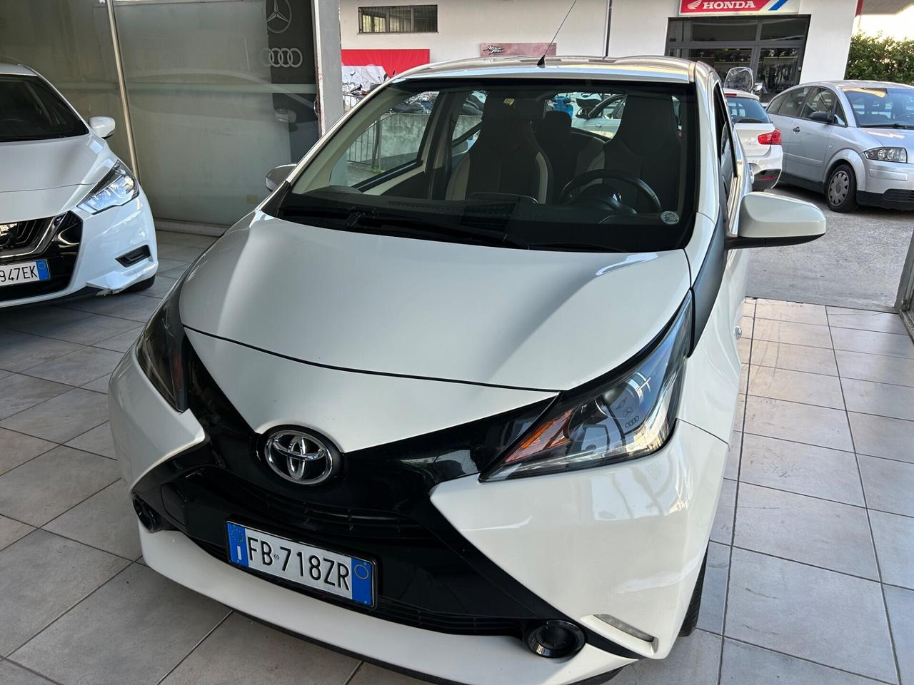 Toyota Aygo 1.0 VVT-i 69 CV 5 porte Cambio AUTOM.