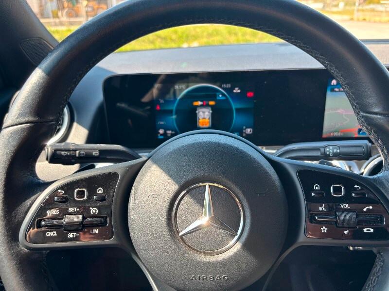 MERCEDES GLB (X247) GLB 200 d Automati...