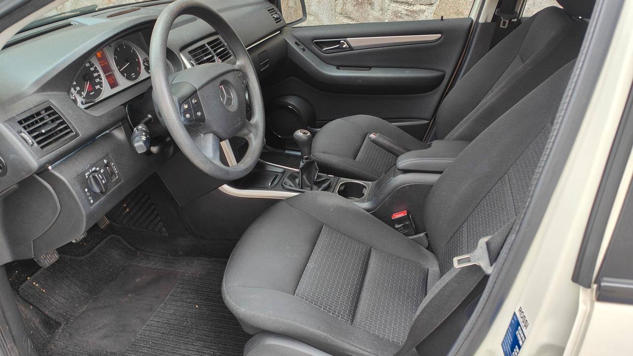 Mercedes B 180 Executive - ok neopatentati