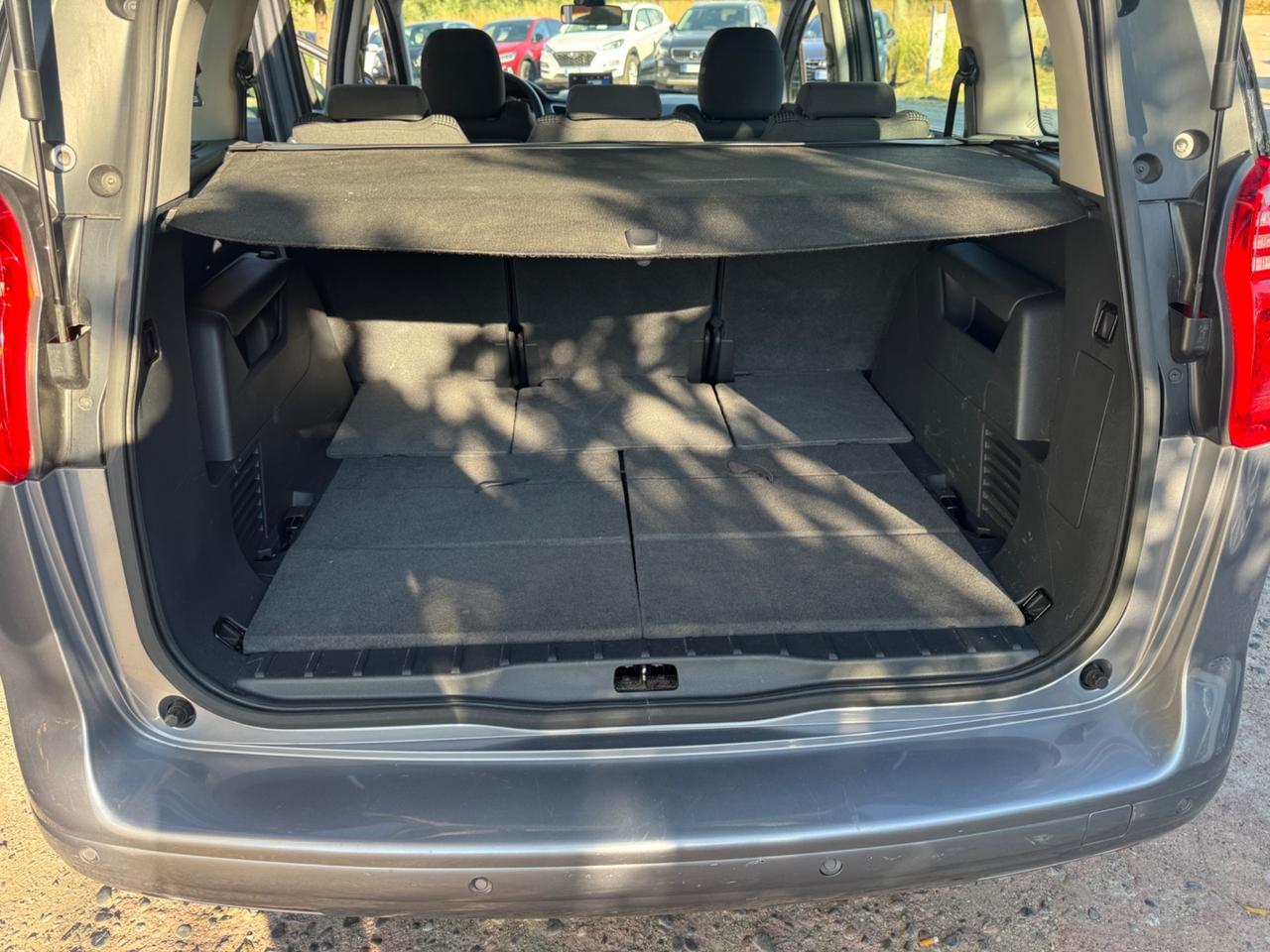 Peugeot 5008 1.6 HDi 115CV Allure 7 POSTI