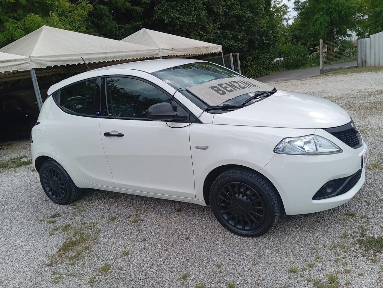 Lancia Ypsilon elefantino 1.2 69 CV UNIPRO