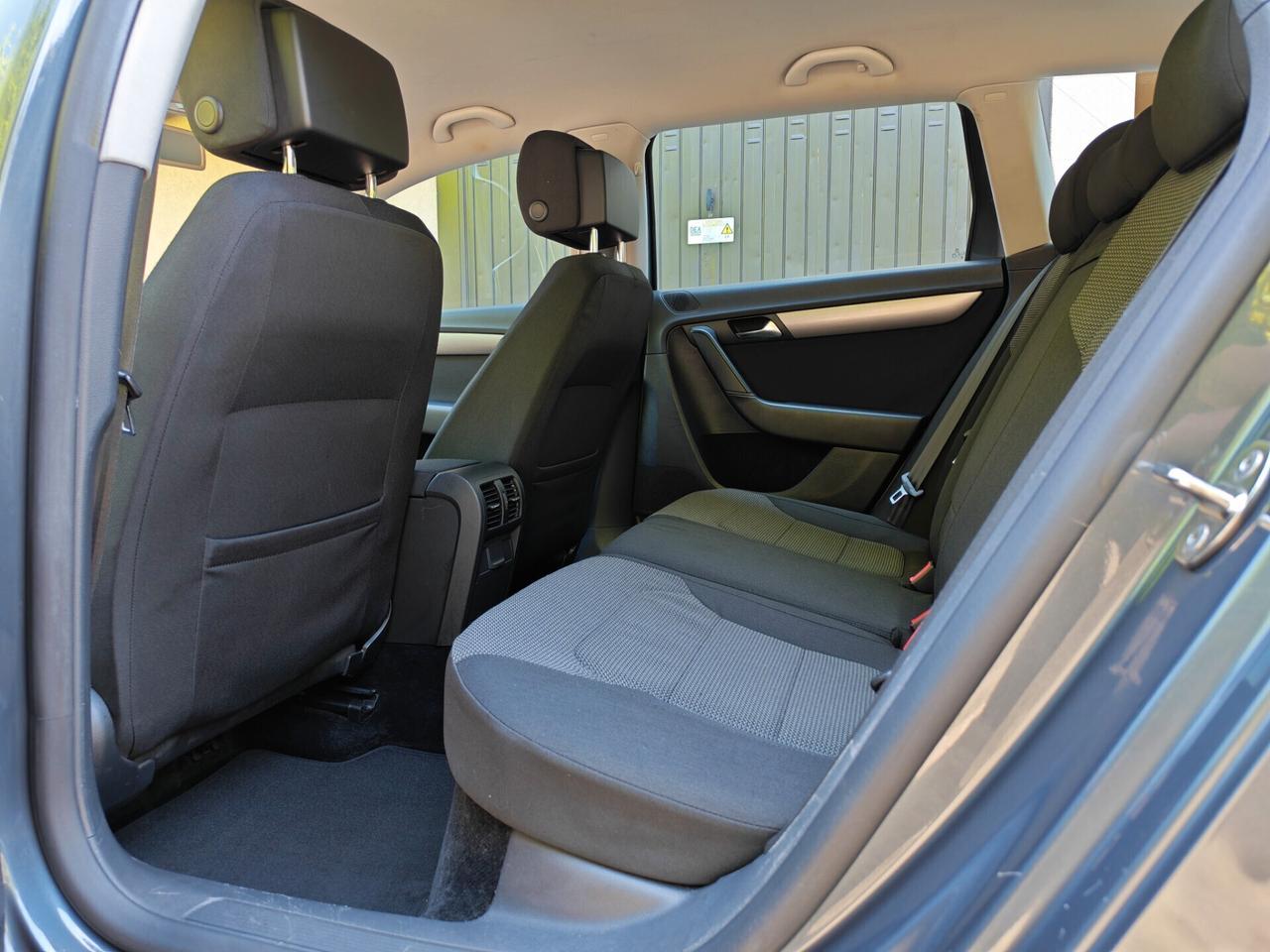 Volkswagen Passat Variant 1.6 DIESEL 105cv / Unipro
