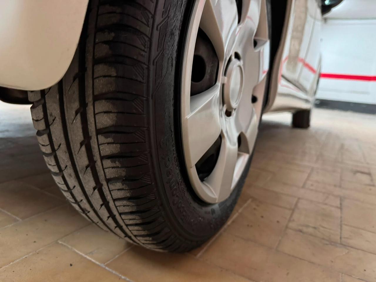 TOYOTA AYGO 1.0 CONNECT – SOLO 59.000 KM – GARANZIA – NEOPATENTATI OK”.