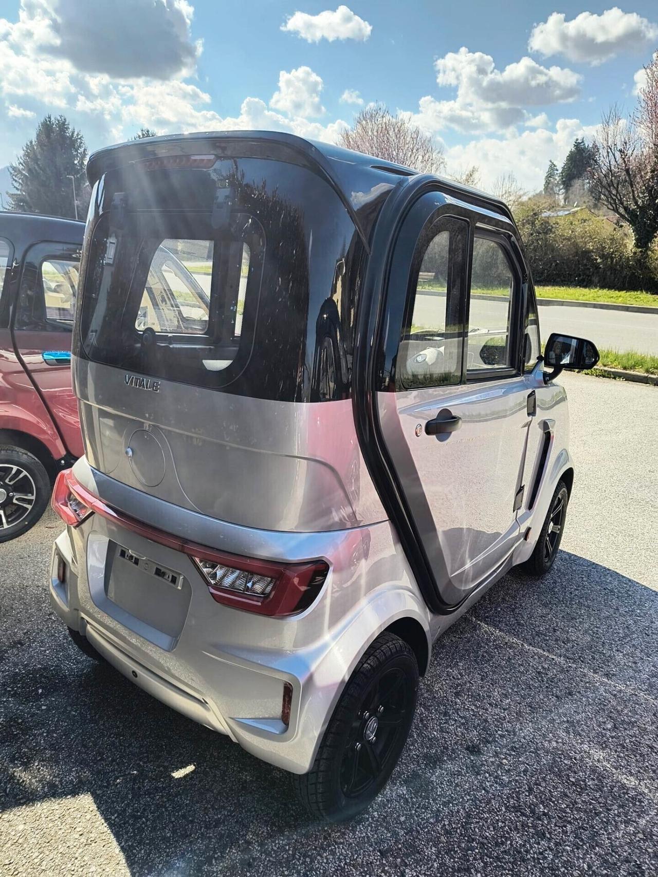 MINI AUTO ELETTRICA PER ANZIANI O PER DISABILI