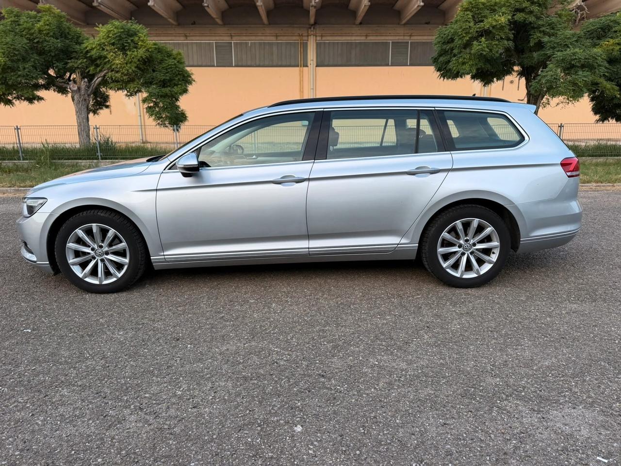 Volkswagen Passat 1.6 TDI DSG AUTOMATICO BlueMotion