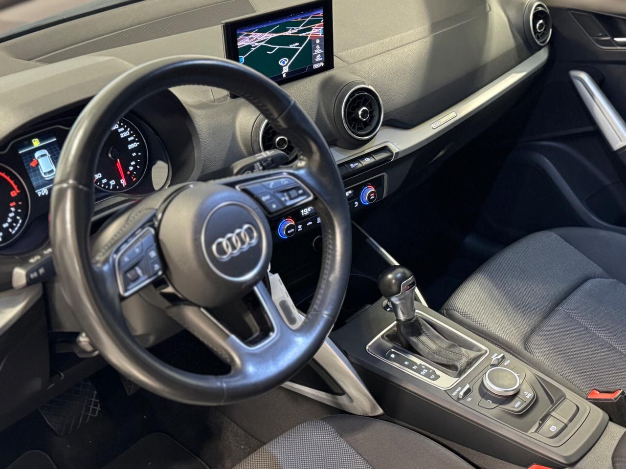 Audi Q2 30 TDI S tronic Business NAVI !