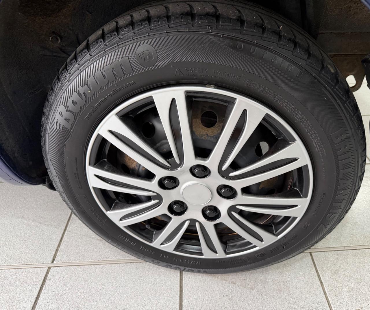 Toyota Yaris 1.0i 16V cat 3 porte Sol