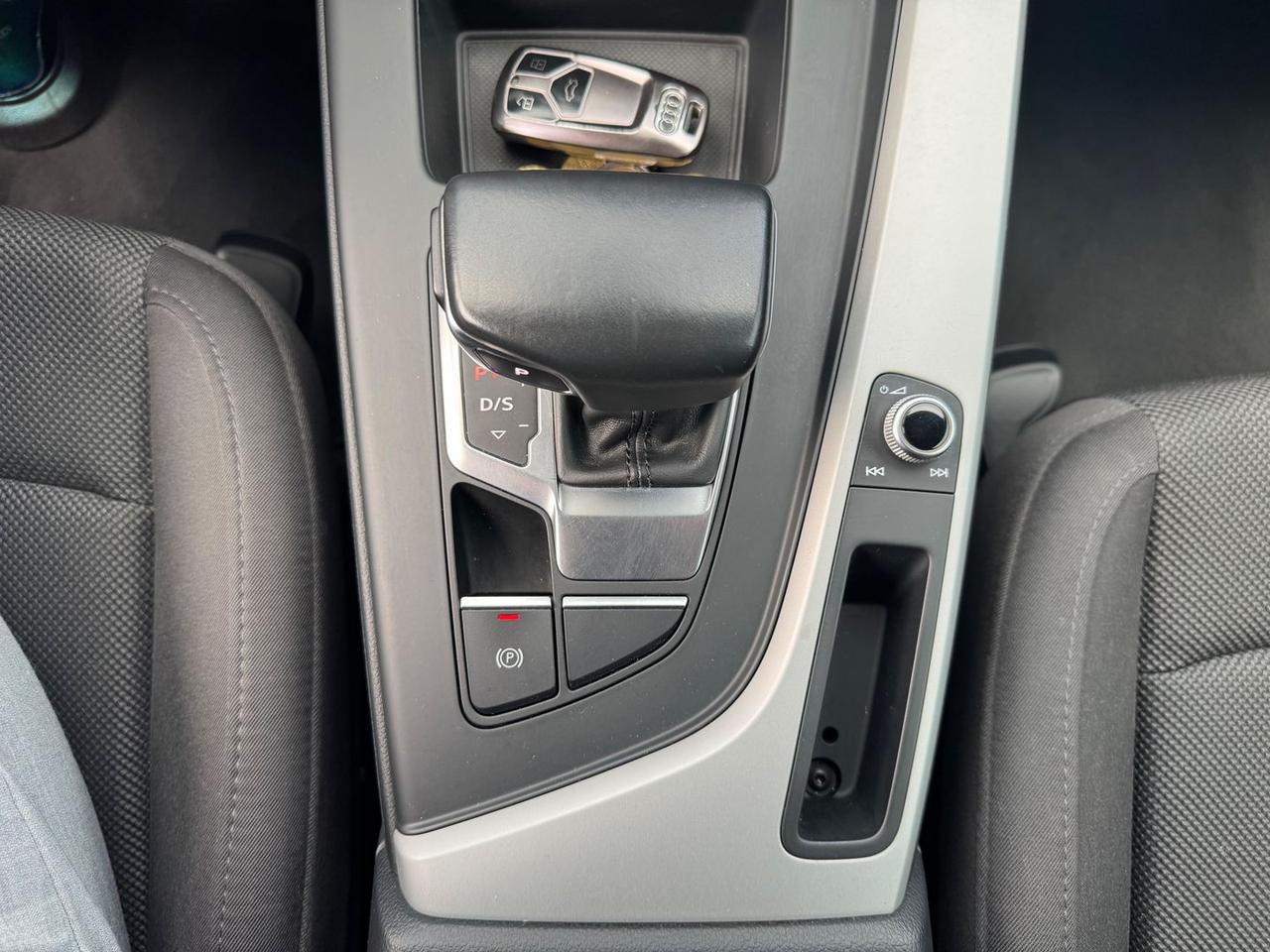 Audi A4 Business Advanced 2.0 40 TDI *PROMO #7349