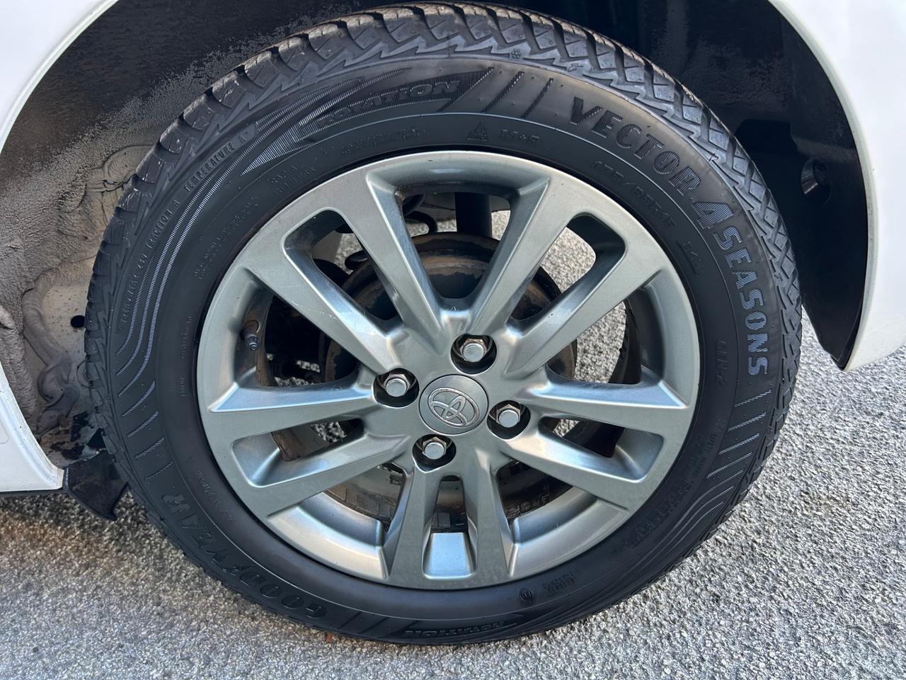 Toyota Yaris 1.0 b. solo 97000 km