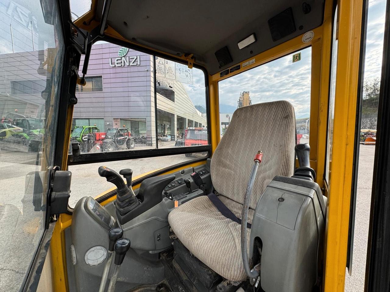 MINIESCAVATORE VOLVO ECR 28