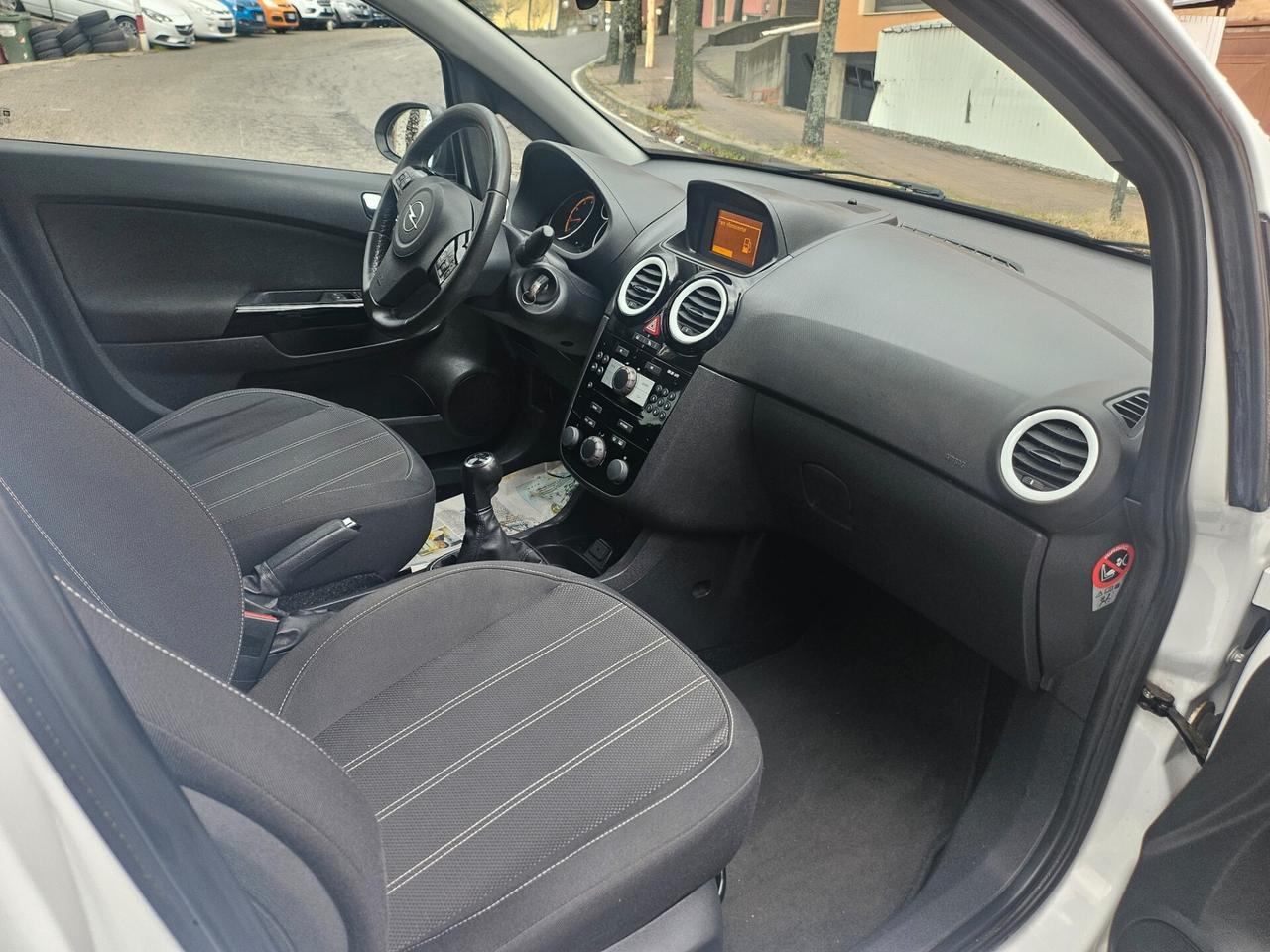 Opel Corsa 1.2 5 porte B-color 2012