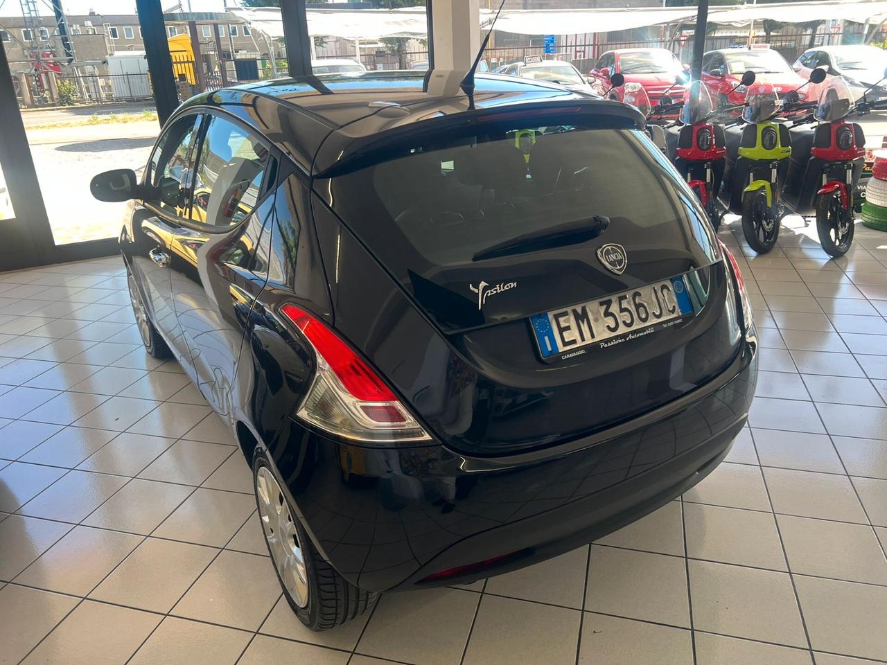 Lancia Ypsilon 1.2 69 CV 5 porte S&S Platinum